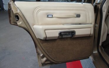 Ford-LTD-Crown-Victoria-1984-15
