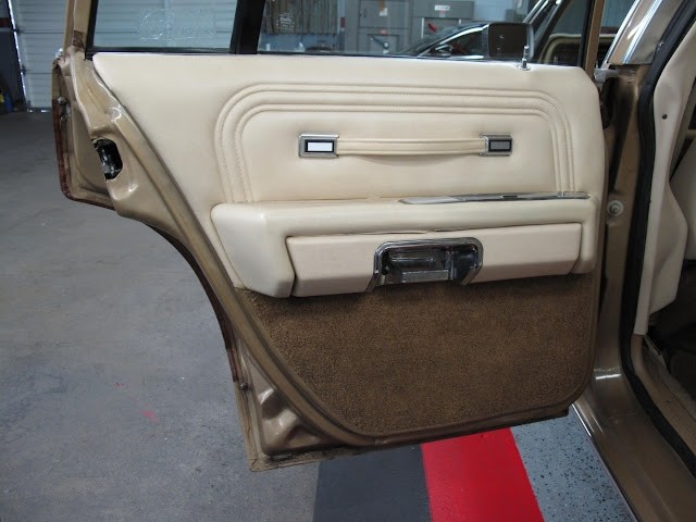 Ford-LTD-Crown-Victoria-1984-15