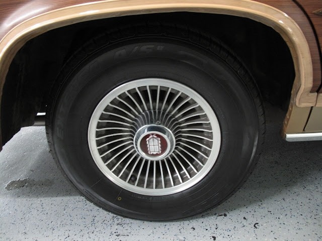 Ford-LTD-Crown-Victoria-1984-16