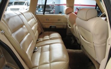 Ford-LTD-Crown-Victoria-1984-17