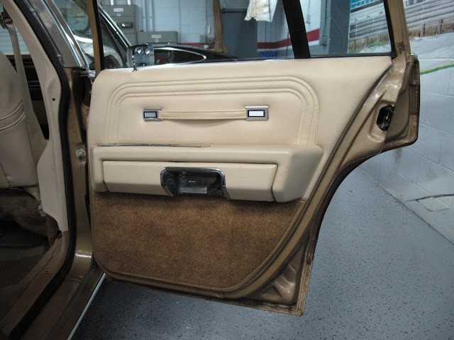 Ford-LTD-Crown-Victoria-1984-19