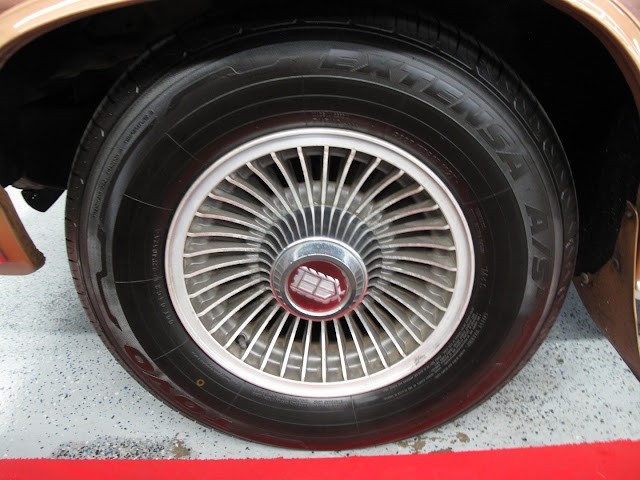 Ford-LTD-Crown-Victoria-1984-26