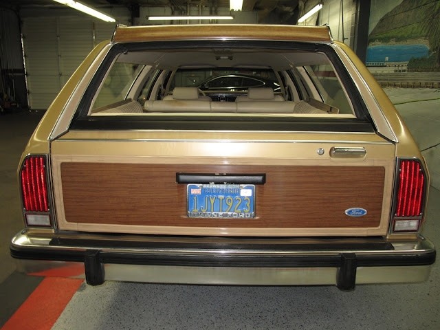 Ford-LTD-Crown-Victoria-1984-28