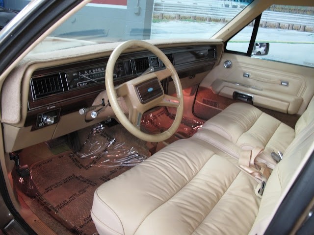 Ford-LTD-Crown-Victoria-1984-3