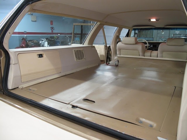Ford-LTD-Crown-Victoria-1984-32
