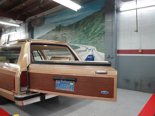 Ford-LTD-Crown-Victoria-1984-37