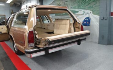 Ford-LTD-Crown-Victoria-1984-38