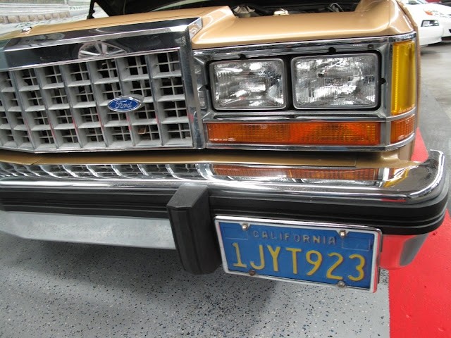 Ford-LTD-Crown-Victoria-1984-39