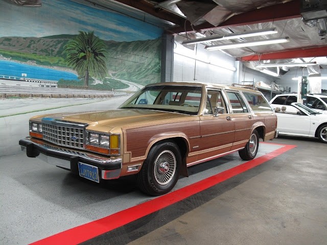 Ford-LTD-Crown-Victoria-1984-4