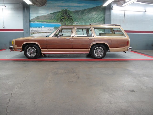 Ford-LTD-Crown-Victoria-1984