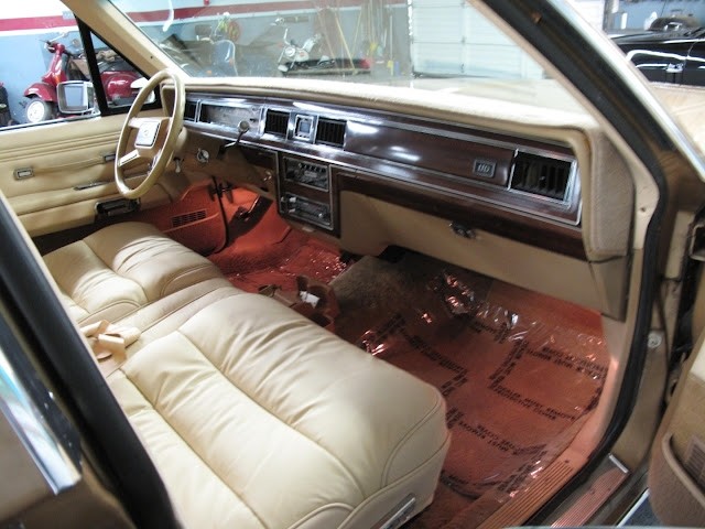 Ford-LTD-Crown-Victoria-1984-9
