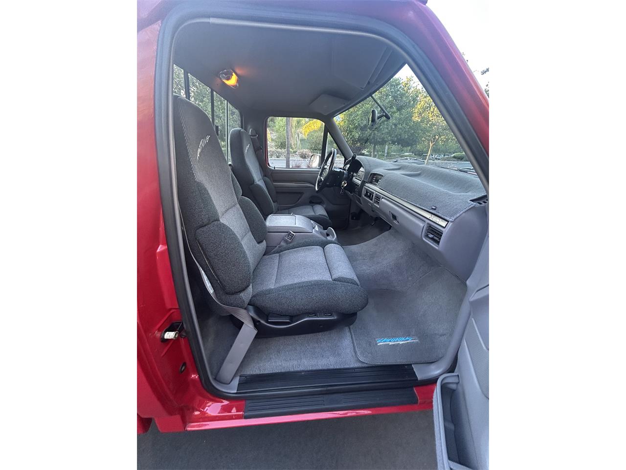 Ford-Lightning-1995-Red-Grey-17