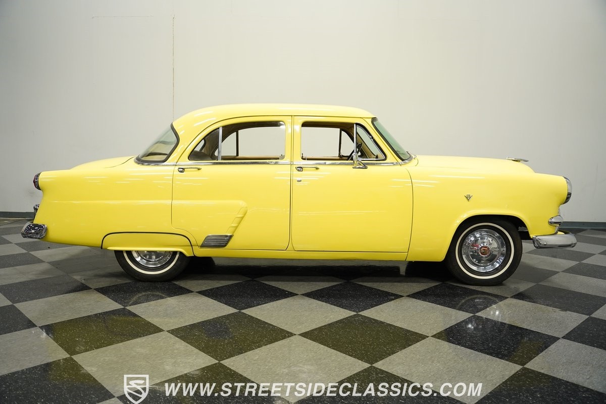 Ford-Mainline-1953-Sedan-14