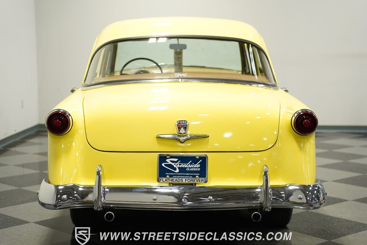 Ford-Mainline-1953-Sedan-23
