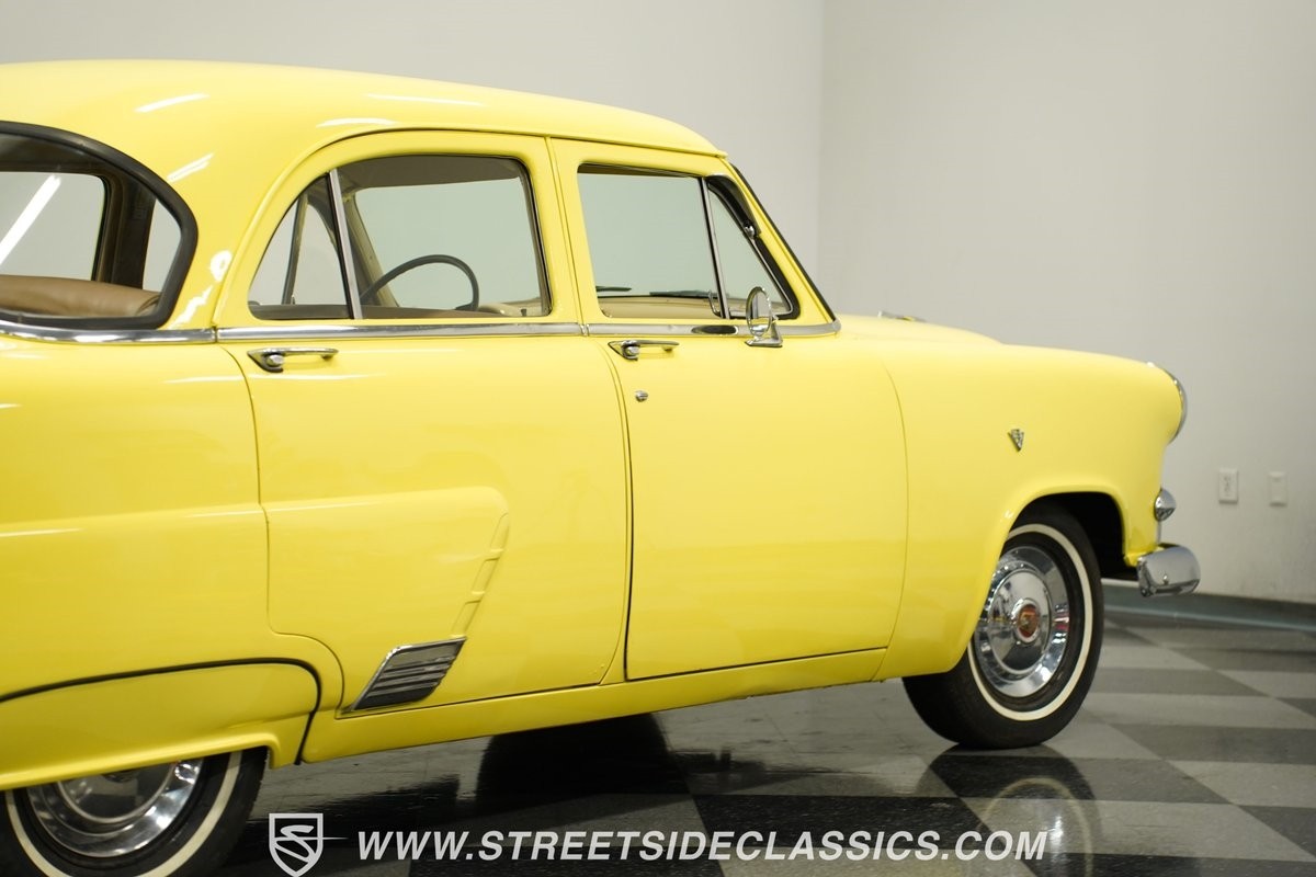 Ford-Mainline-1953-Sedan-26