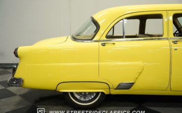 Ford-Mainline-1953-Sedan-27