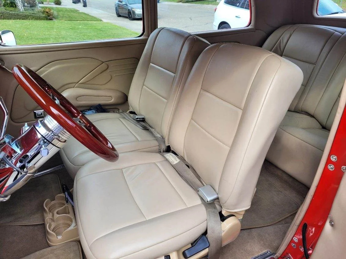 Ford-Model-40-1933-Red-Beige-23