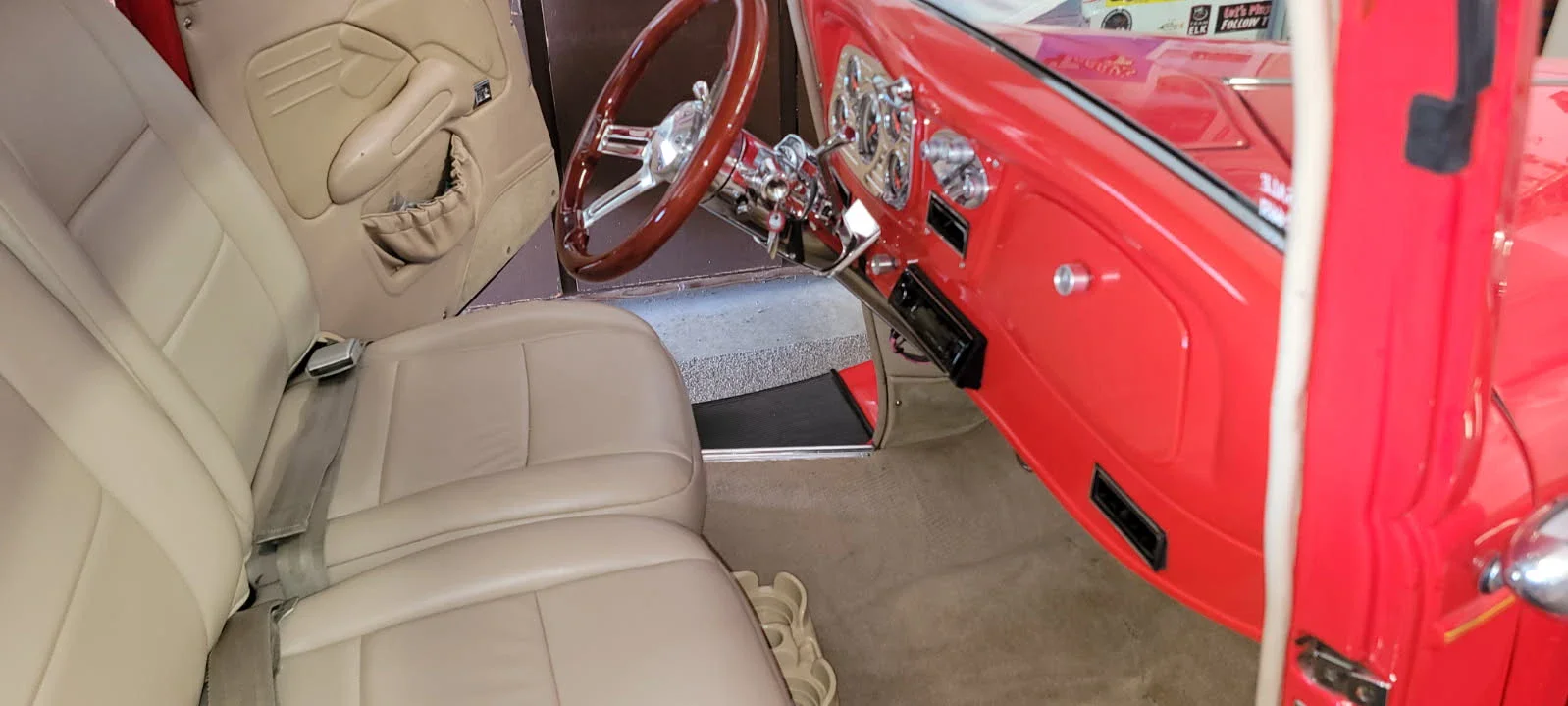 Ford-Model-40-1933-Red-Beige-26