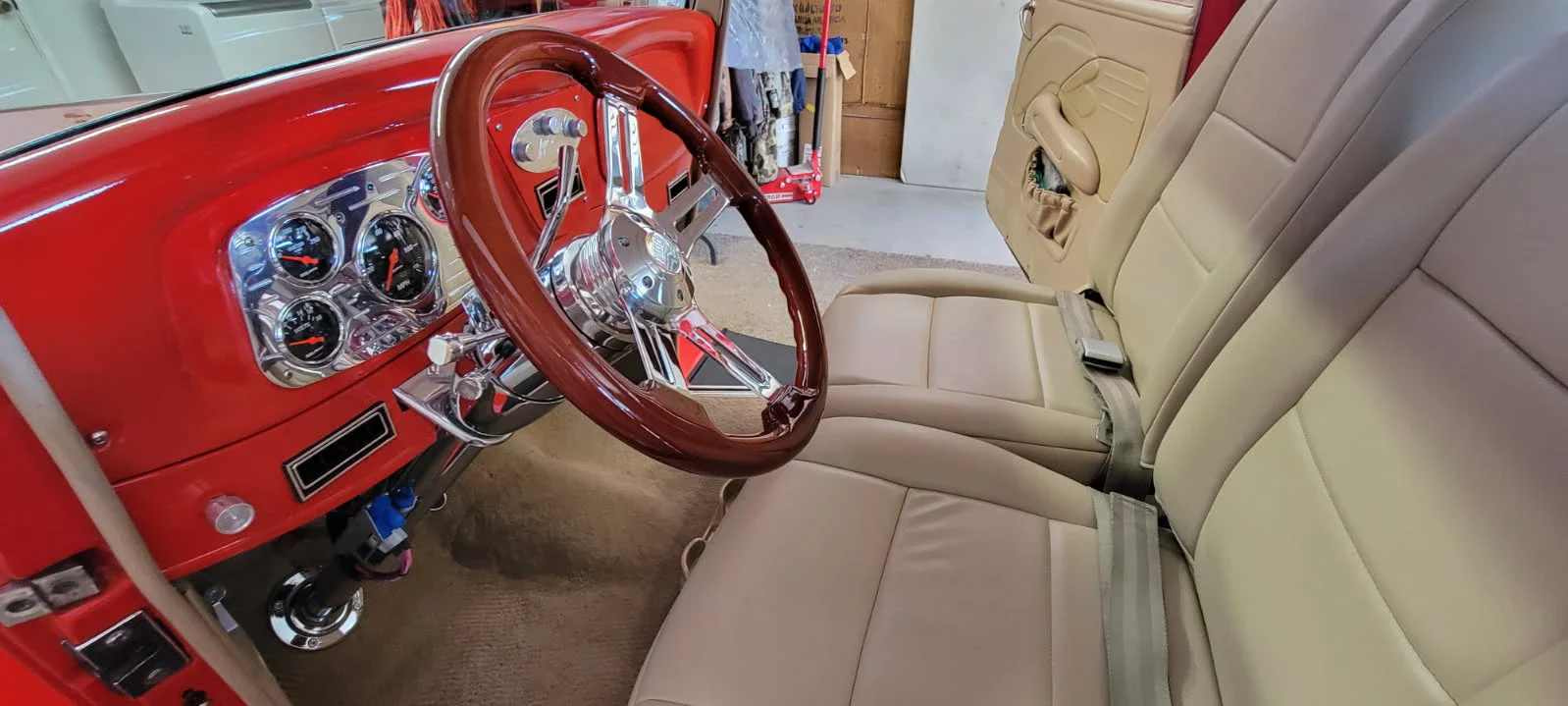 Ford-Model-40-1933-Red-Beige-4