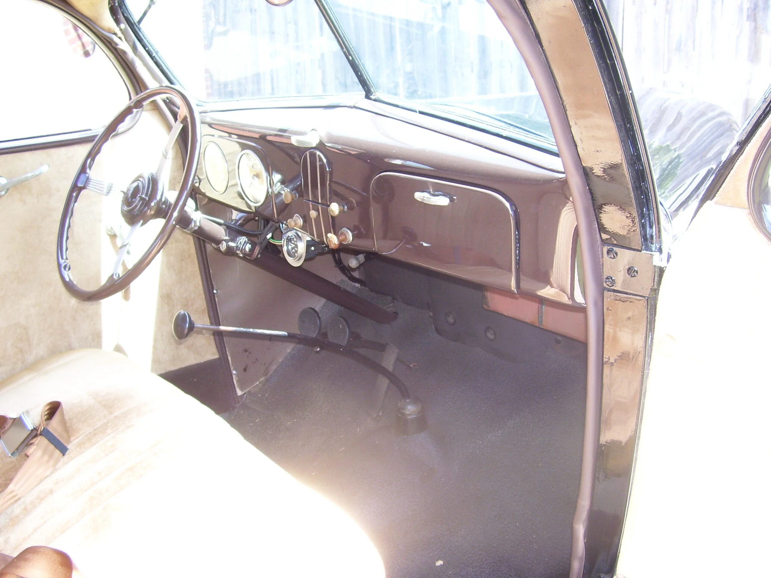 Ford-Model-78-1937-Black-Tan-2