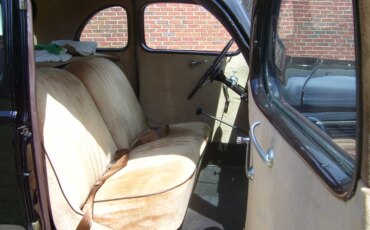 Ford-Model-78-1937-Black-Tan-3