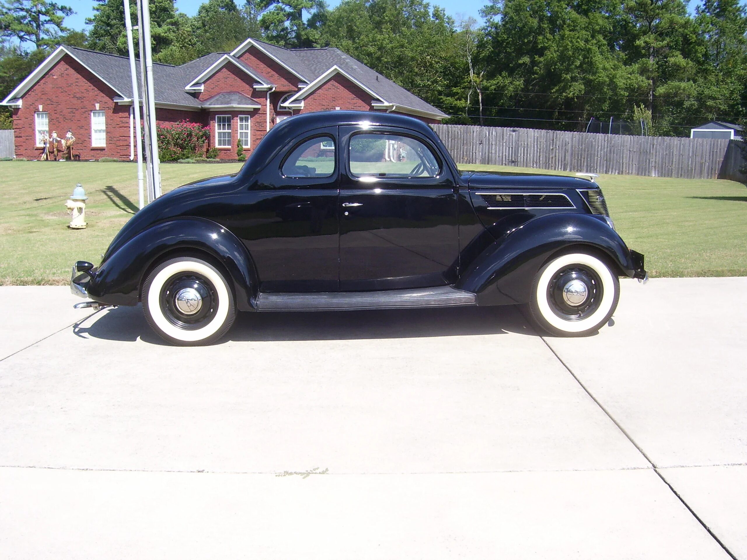 Ford-Model-78-1937-Black-Tan-5
