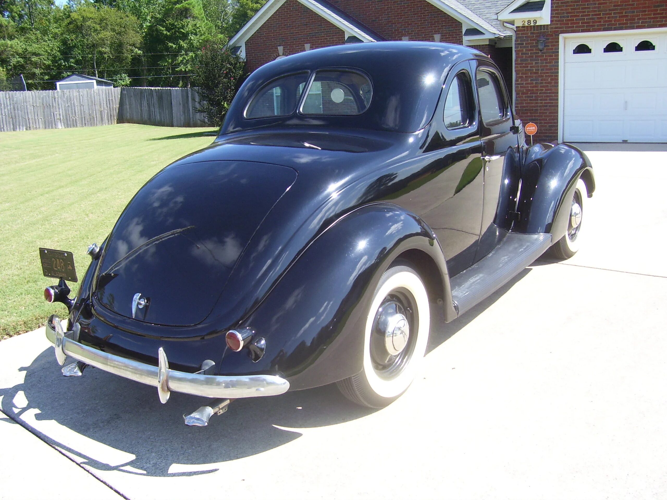 Ford-Model-78-1937-Black-Tan-9