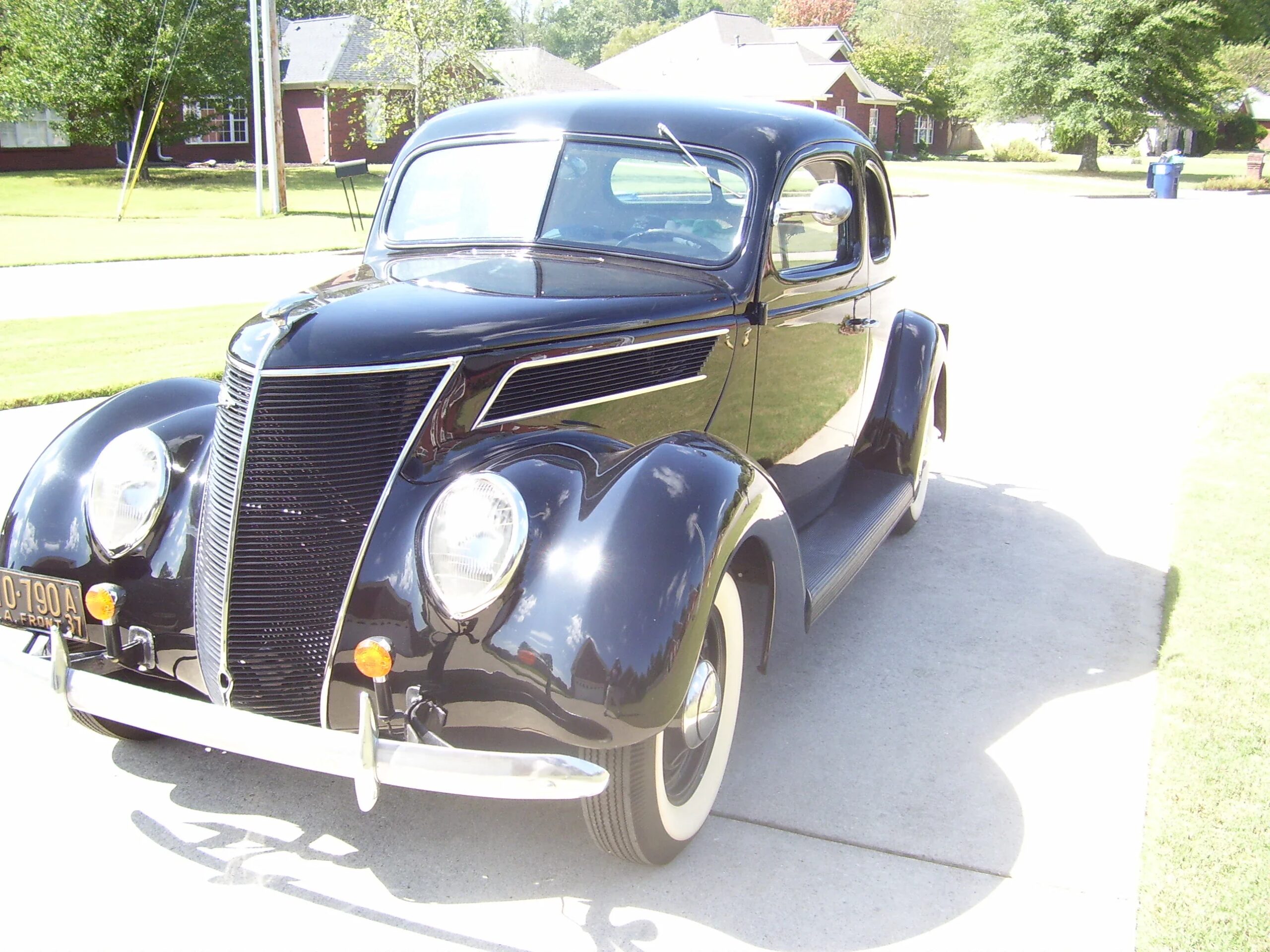 Ford-Model-78-1937-Black-Tan