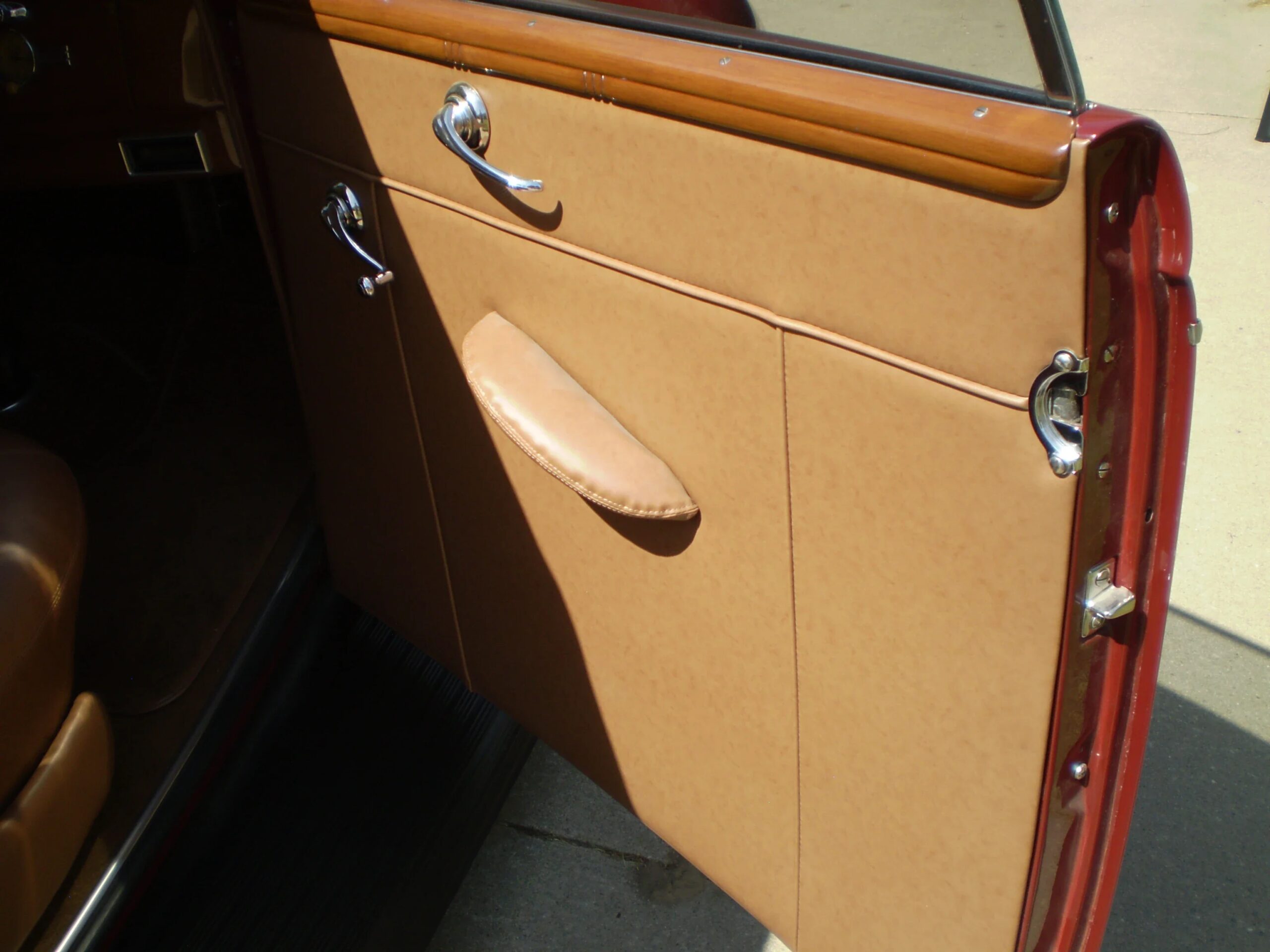 Ford-Model-91a-1939-Burgundy-Tan-10