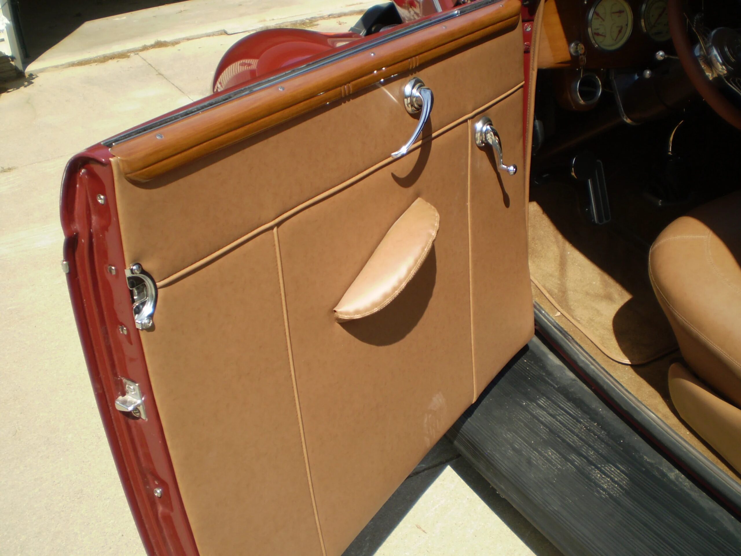 Ford-Model-91a-1939-Burgundy-Tan-11