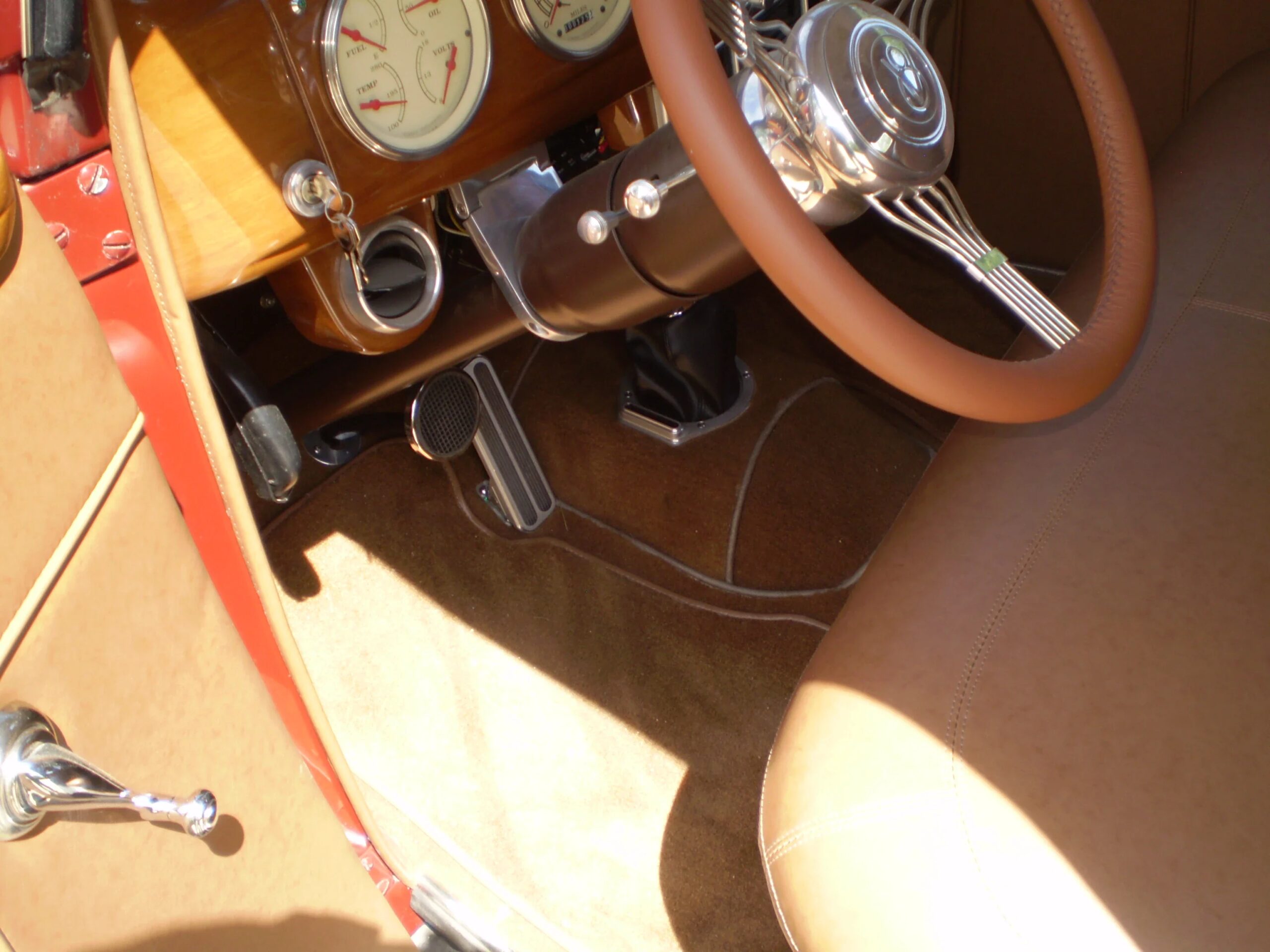 Ford-Model-91a-1939-Burgundy-Tan-16