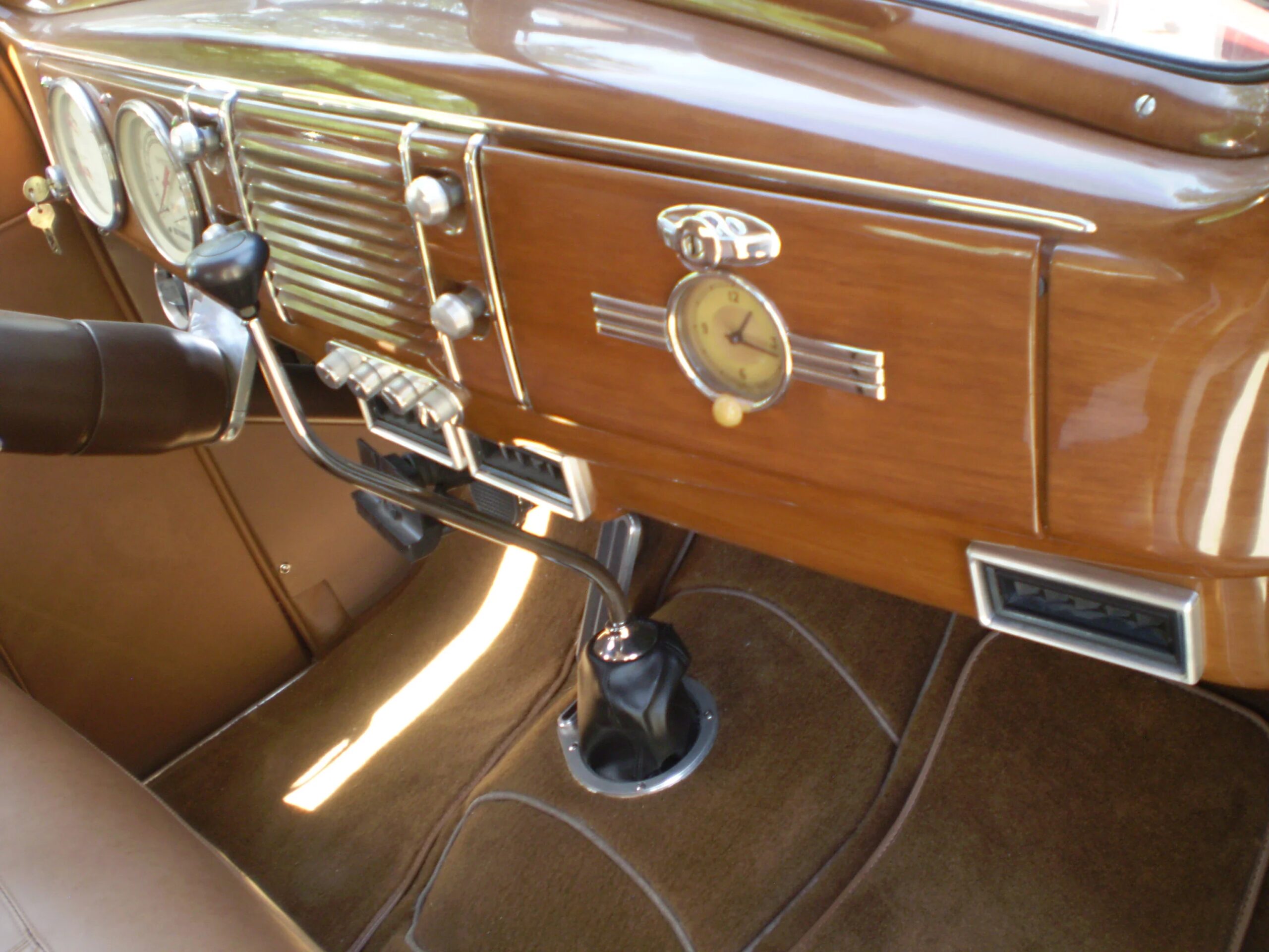 Ford-Model-91a-1939-Burgundy-Tan-8