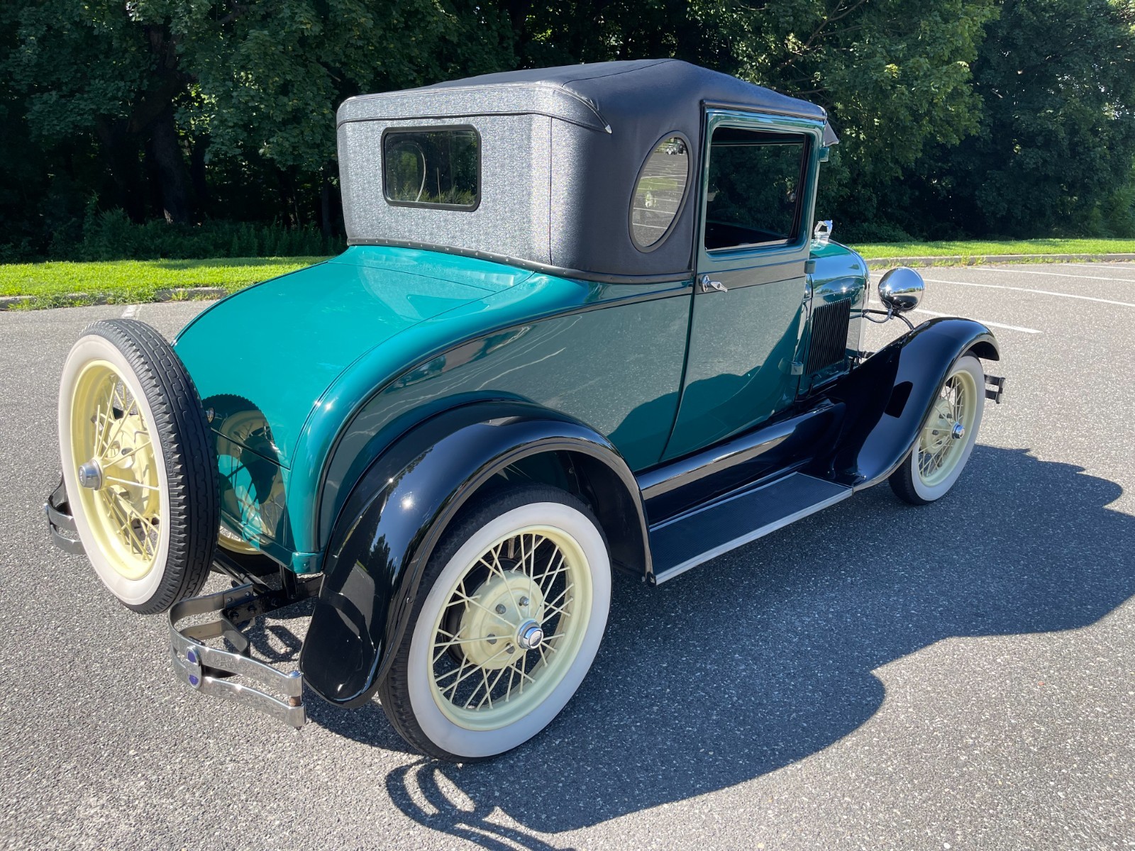 Ford-Model-A-1929-Business-Coupe-17