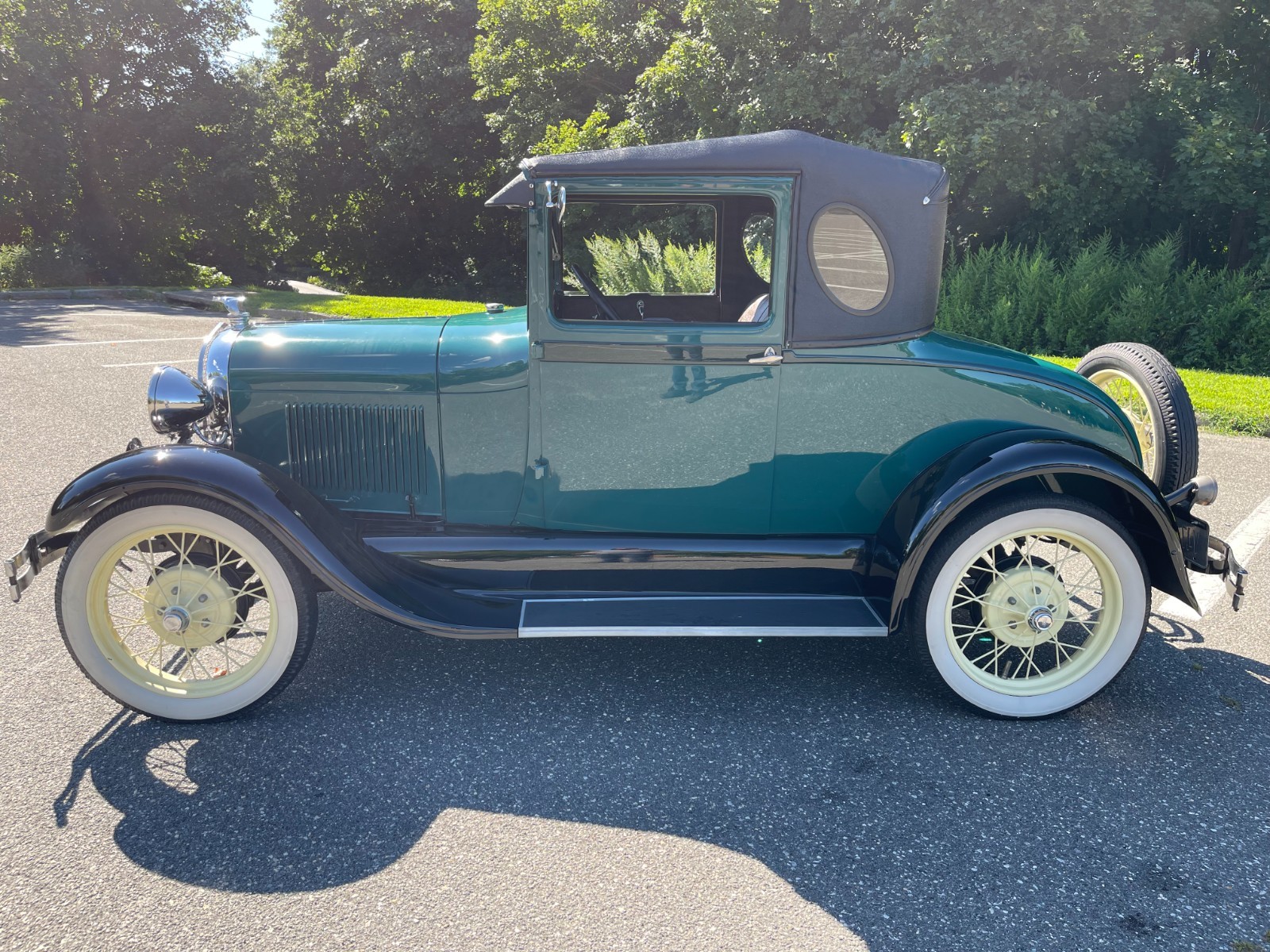 Ford-Model-A-1929-Business-Coupe-2