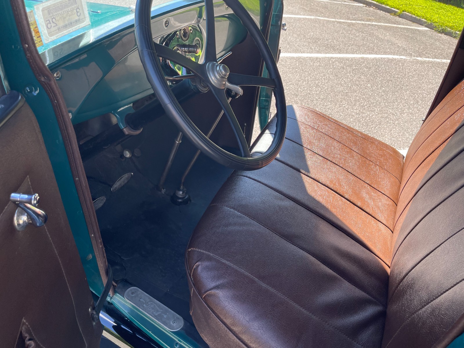 Ford-Model-A-1929-Business-Coupe-5