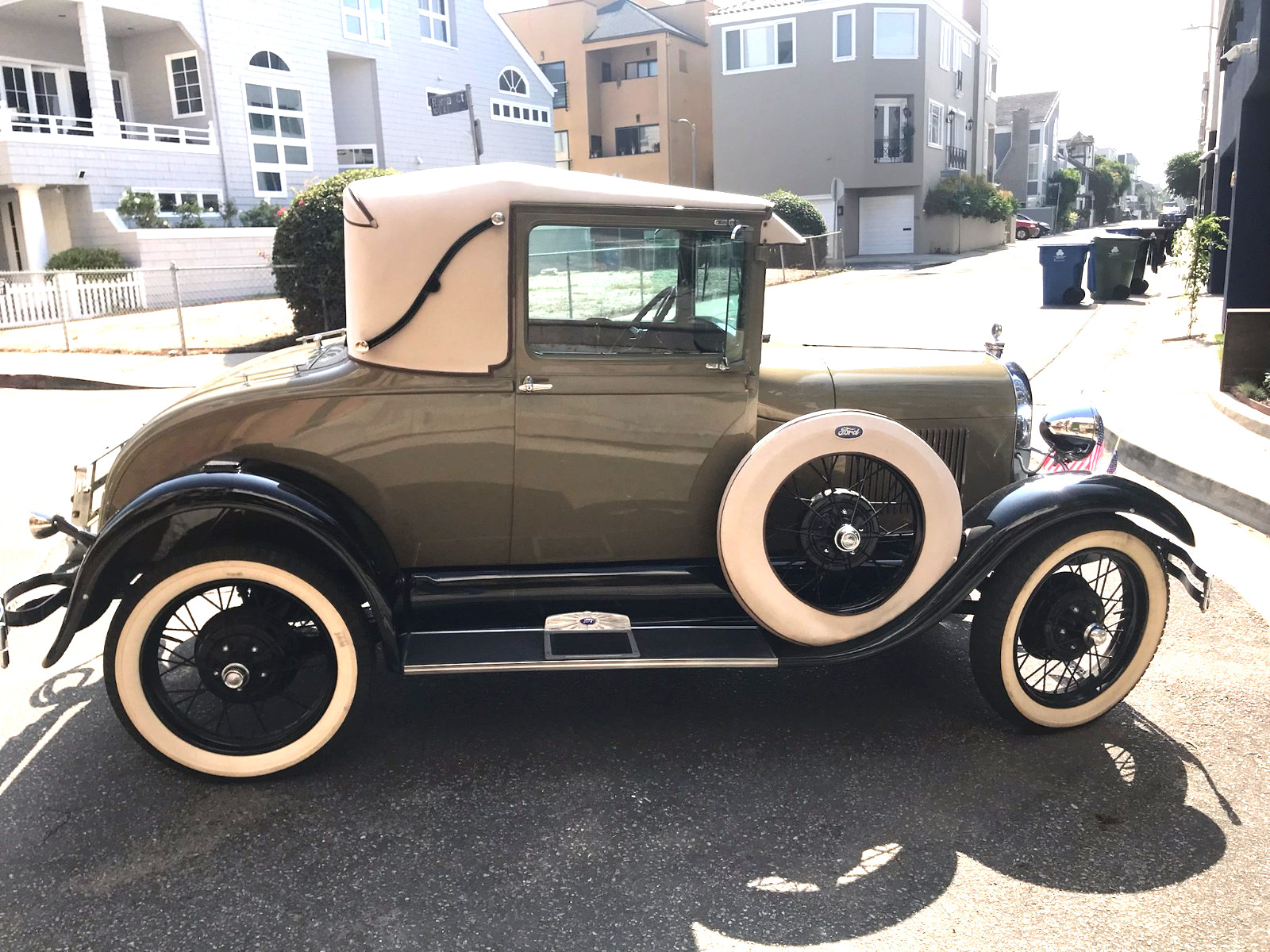 Ford-Model-A-1929-Sport-Coupe-1