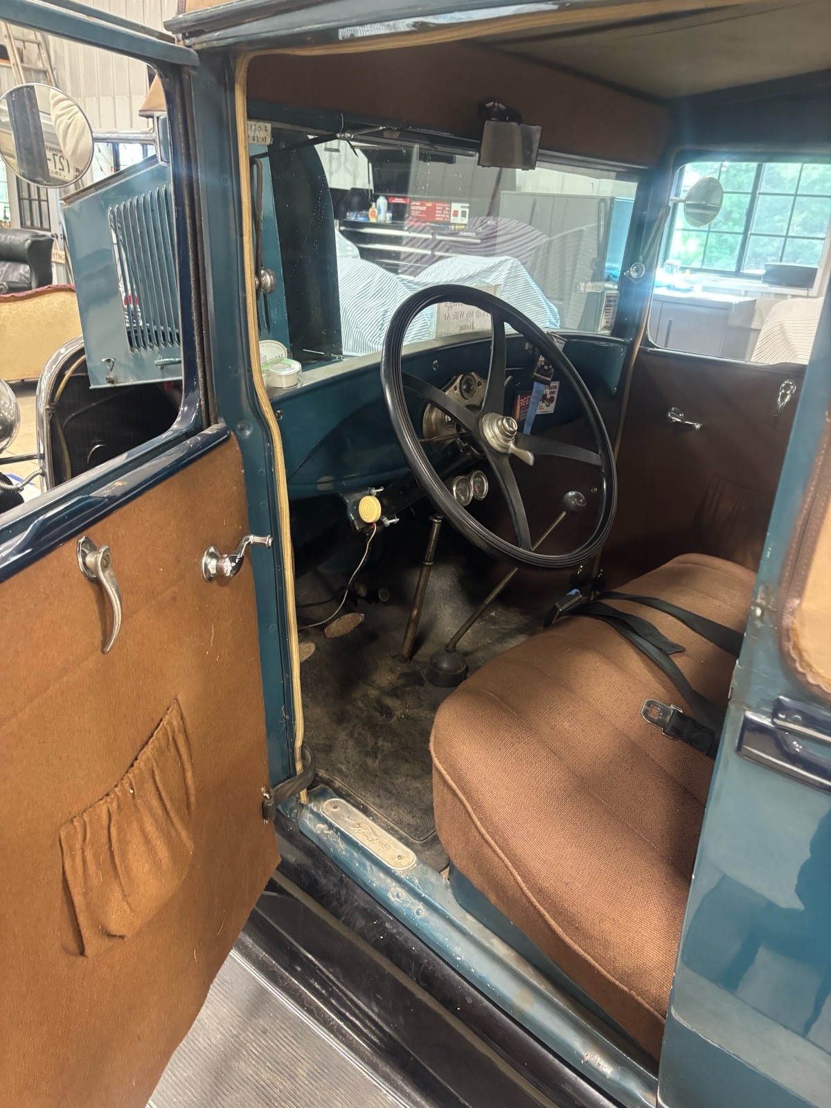 Ford-Model-A-1929-Sport-Coupe-11