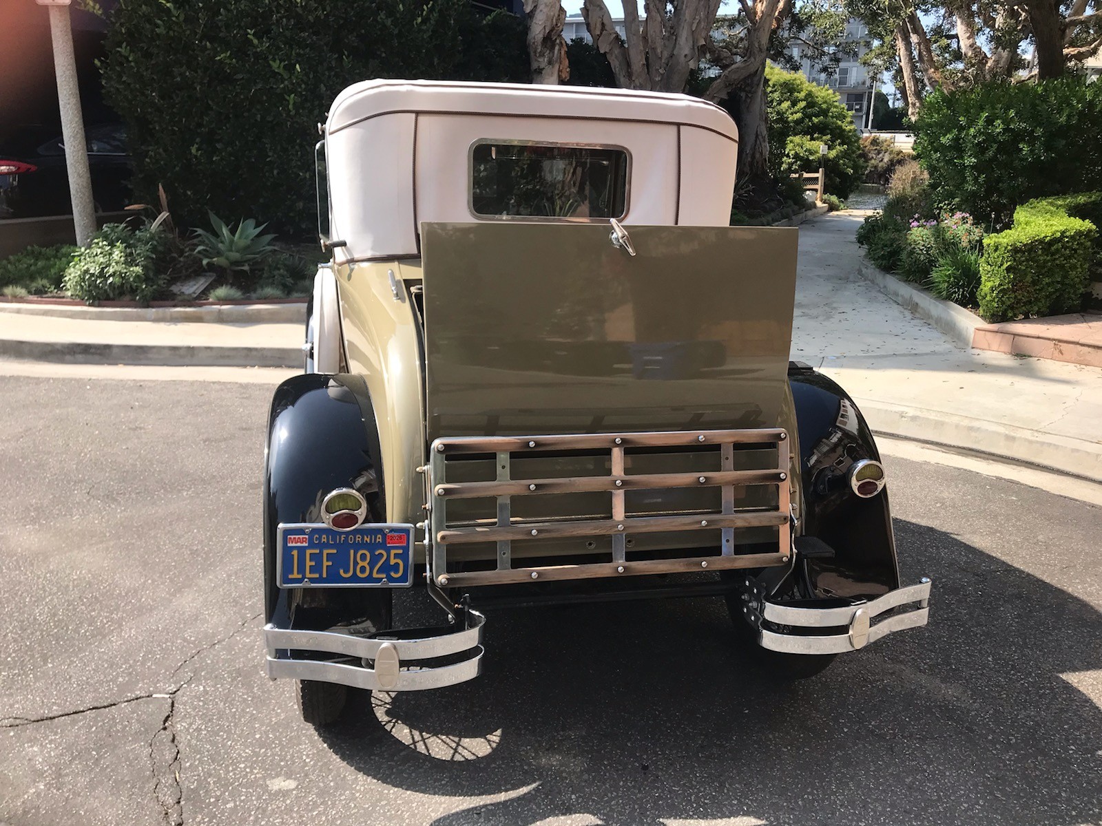Ford-Model-A-1929-Sport-Coupe-12