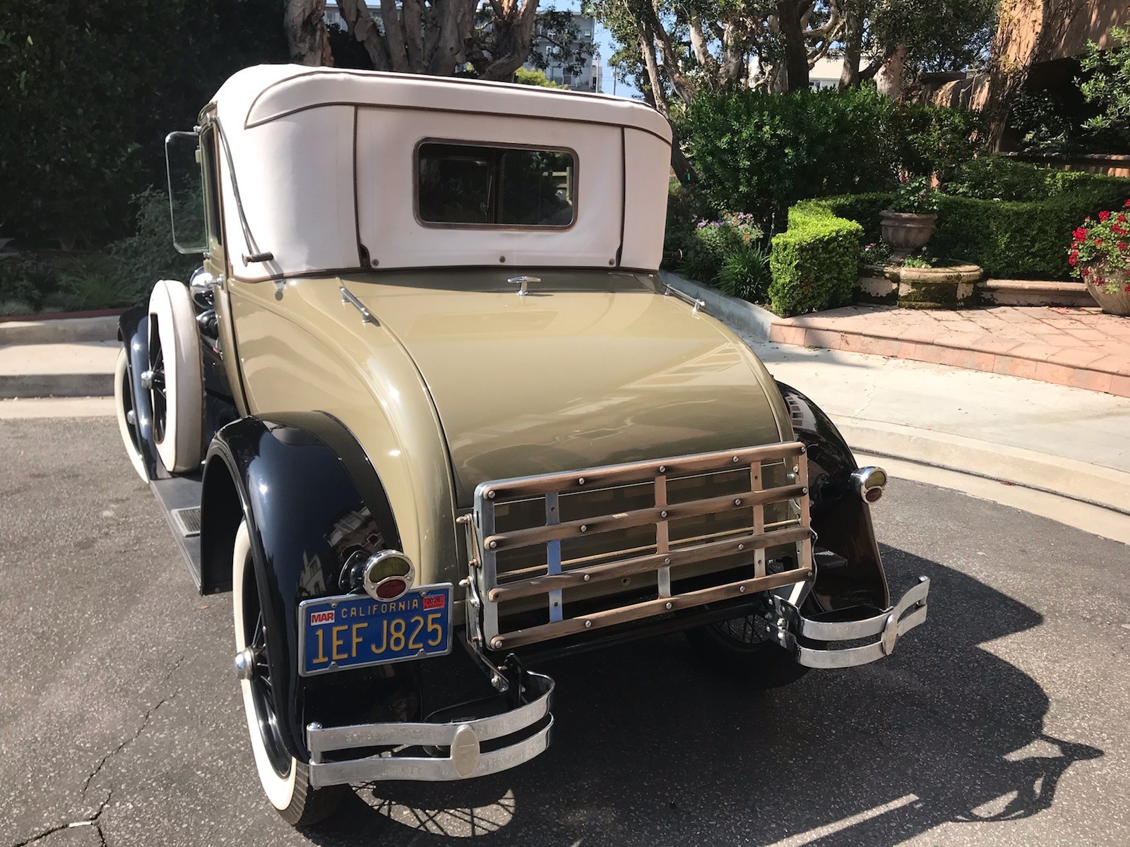 Ford-Model-A-1929-Sport-Coupe-13