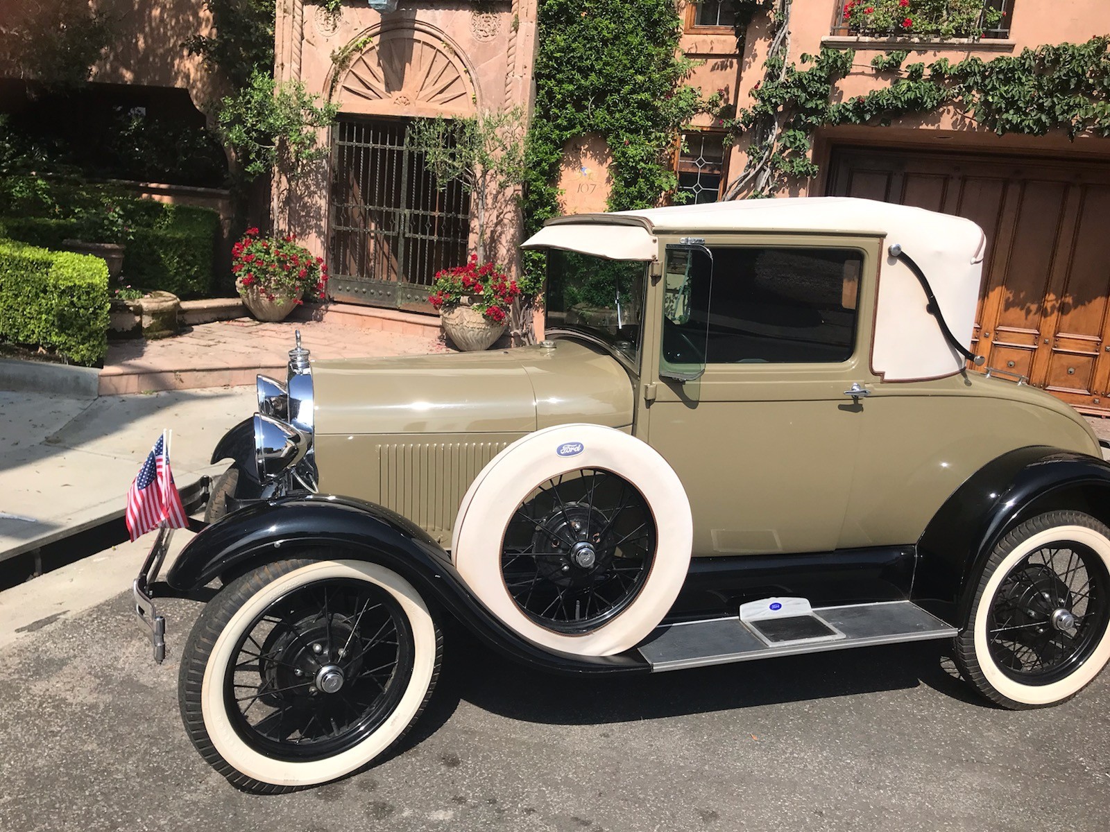 Ford-Model-A-1929-Sport-Coupe-4
