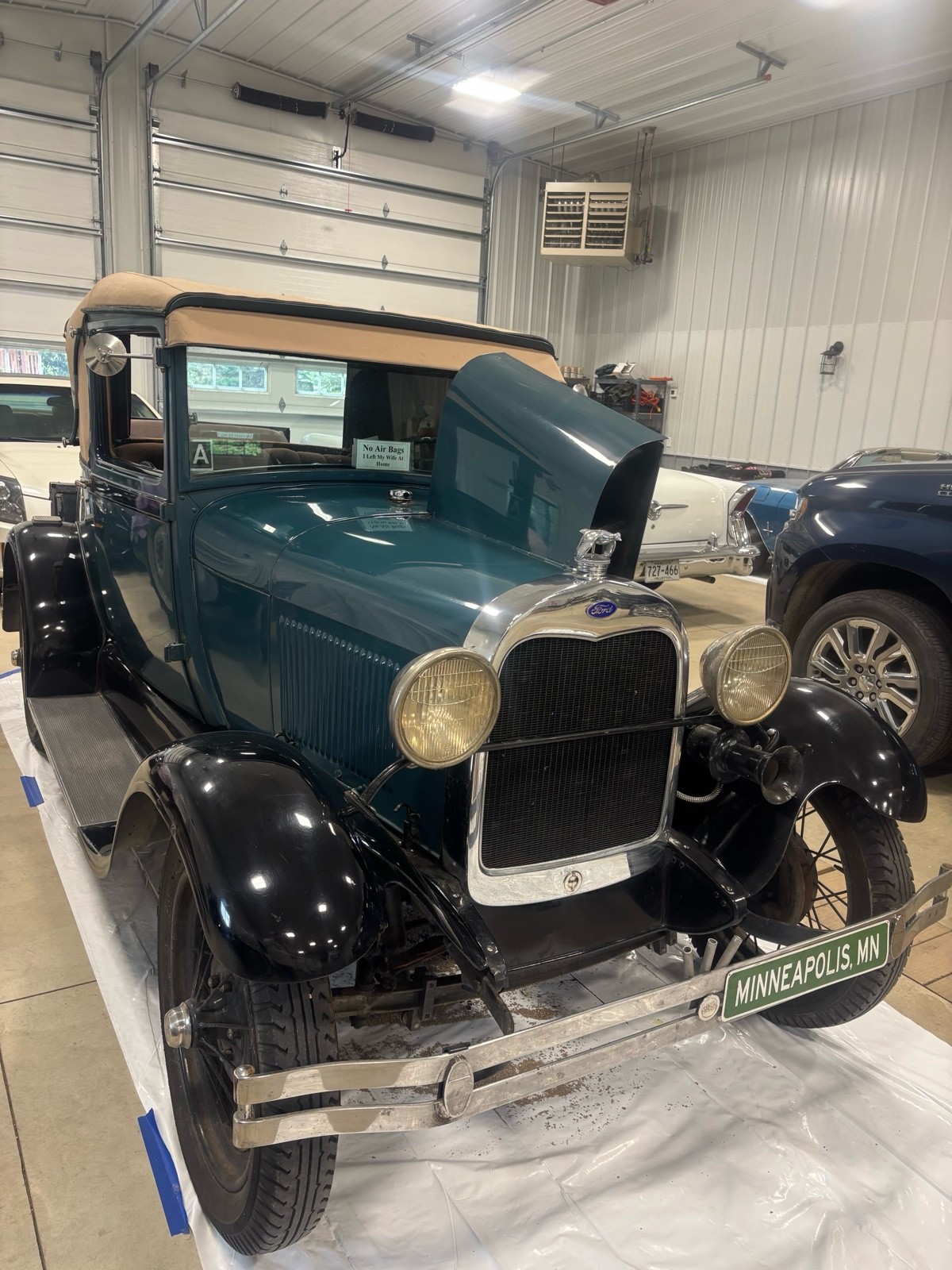 Ford-Model-A-1929-Sport-Coupe-4