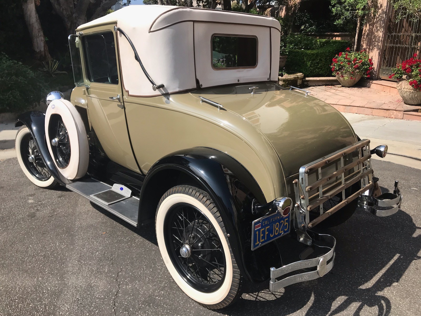 Ford-Model-A-1929-Sport-Coupe-7