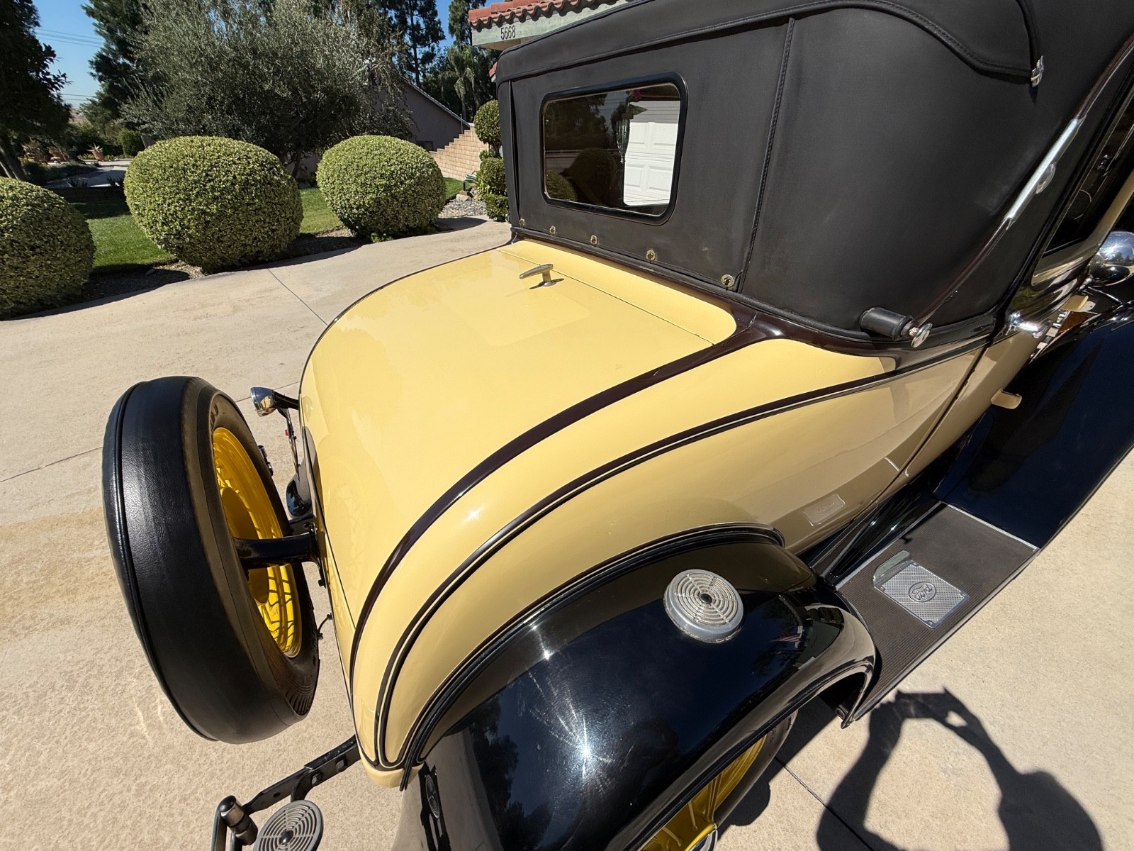 Ford-Model-A-1930-Coupe-10