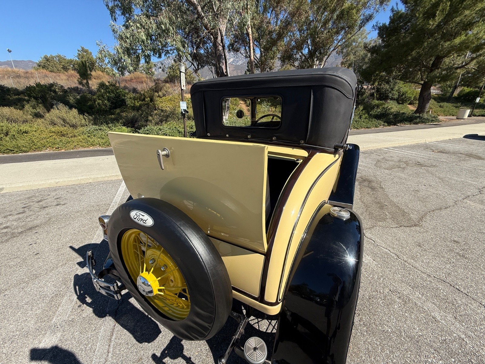 Ford-Model-A-1930-Coupe-11