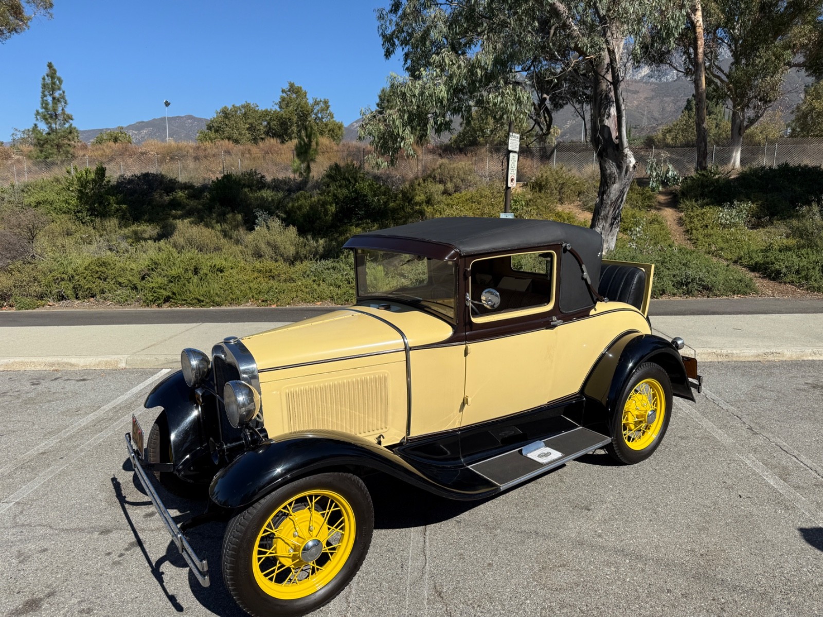Ford-Model-A-1930-Coupe-4