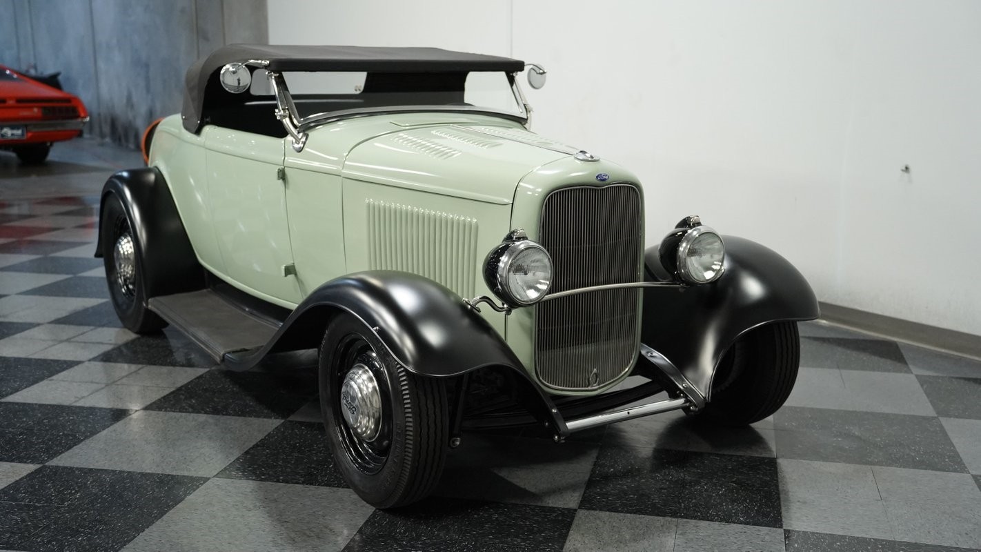 Ford-Model-B-1932-Convertible-14