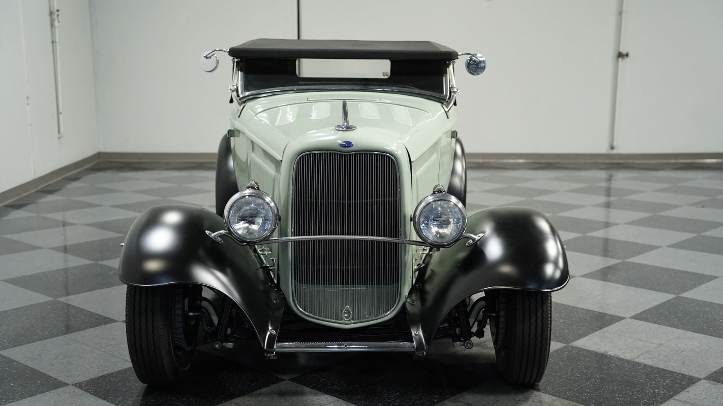 Ford-Model-B-1932-Convertible-15