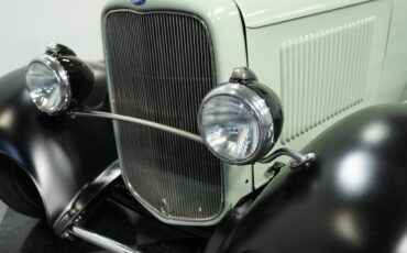 Ford-Model-B-1932-Convertible-17