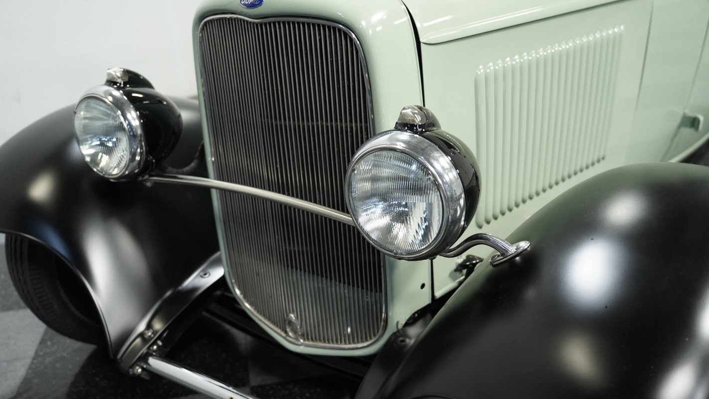 Ford-Model-B-1932-Convertible-17