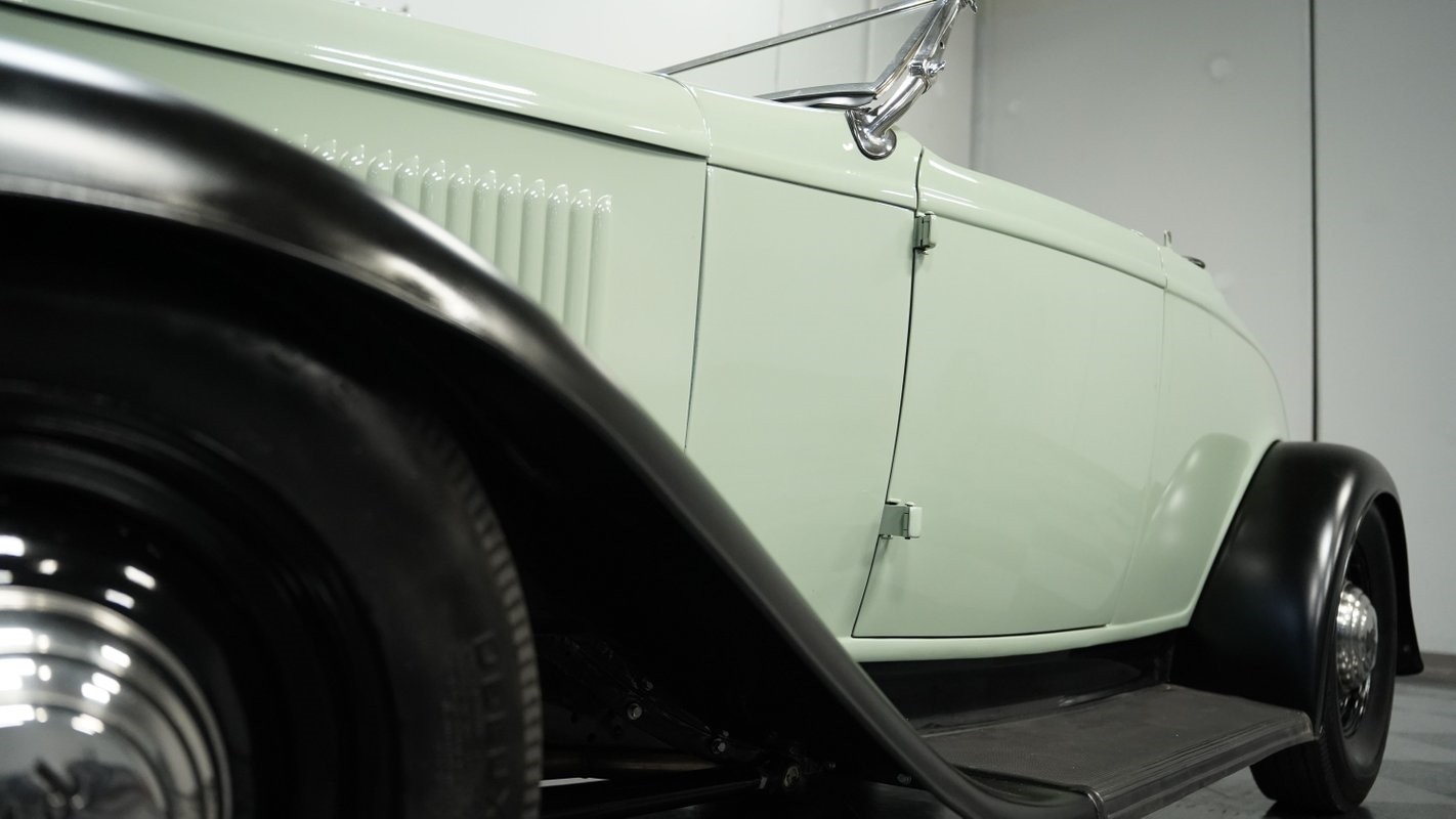 Ford-Model-B-1932-Convertible-18